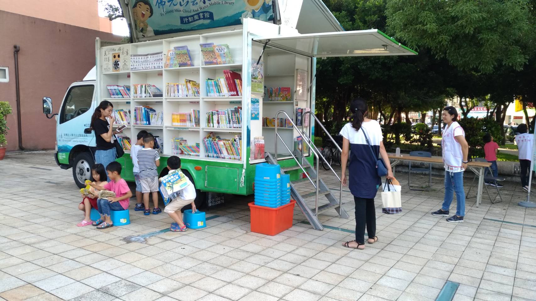 Cloud and Water Mobile Libraries by Fo Guang Shan Nan Tai Temple